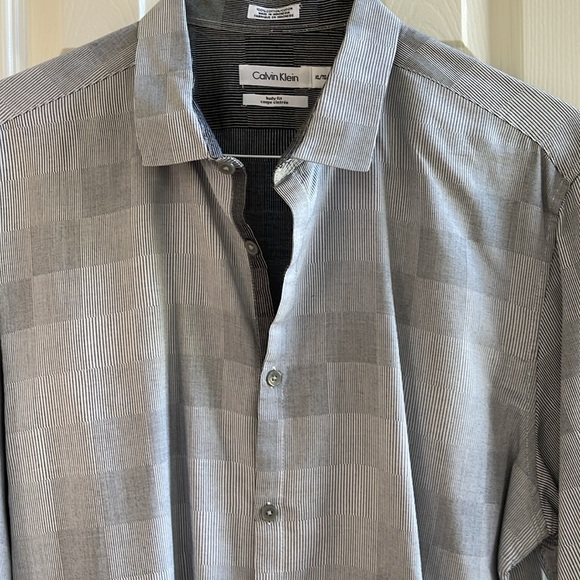 Calvin Klein Button Down Shirt - Picture 2 of 8